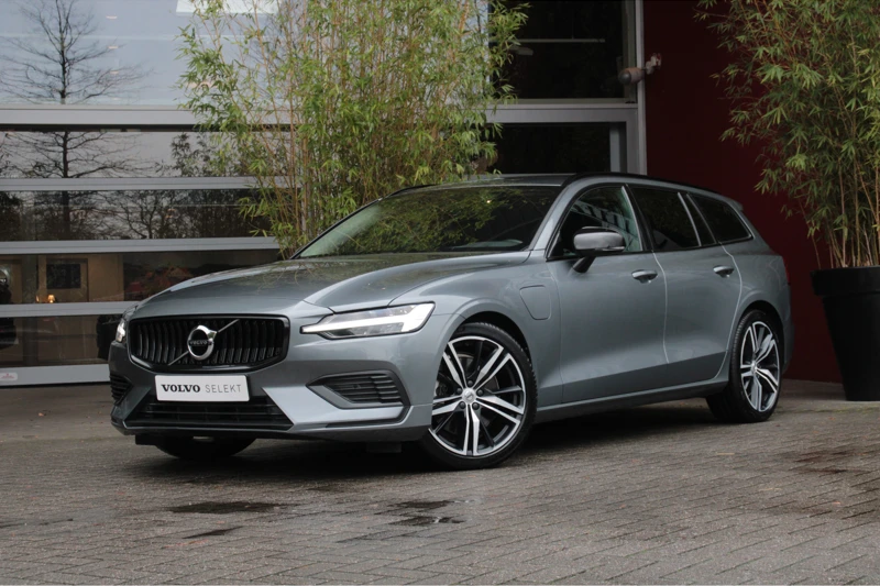 Volvo V60 T6 Recharge 350pk AWD Business Pro | R-Design look | Actieve schokdempers | Adaptive Cruise | BLIS | Camera | Keyless