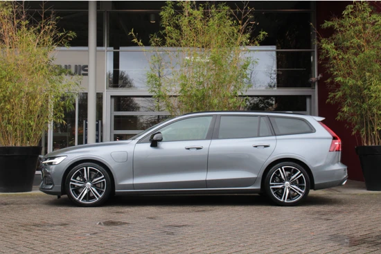 Volvo V60 T6 Recharge 350pk AWD Business Pro | R-Design look | Actieve schokdempers | Adaptive Cruise | BLIS | Camera | Keyless