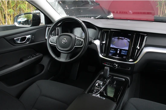 Volvo V60 T6 Recharge 350pk AWD Business Pro | R-Design look | Actieve schokdempers | Adaptive Cruise | BLIS | Camera | Keyless