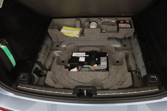 Volvo XC60 T5 Momentum | Verwarmbare voorstoelen | Semi elektrische trekhaak | Cruise control | Park Assist Camera achter | Park Assist voo