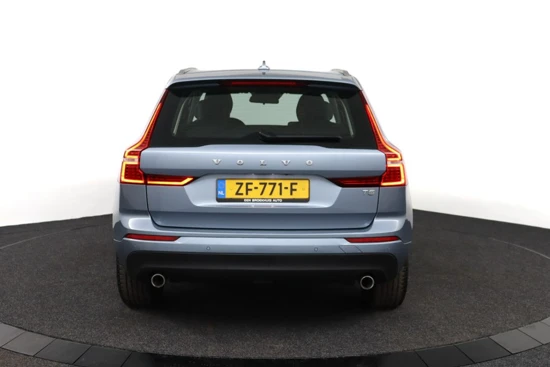 Volvo XC60 T5 Momentum | Verwarmbare voorstoelen | Semi elektrische trekhaak | Cruise control | Park Assist Camera achter | Park Assist voo