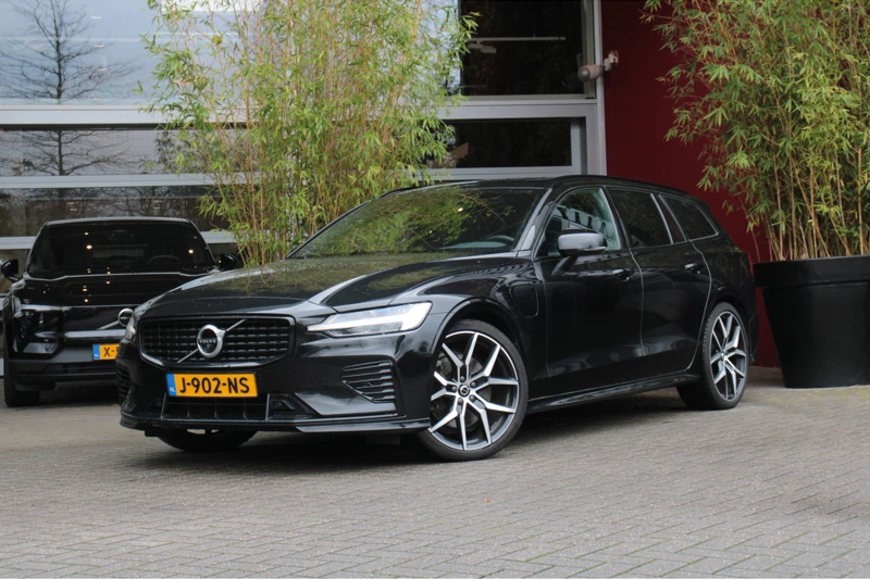 Volvo V60 2.0 T6 Recharge AWD R-Design | Styling kit | Polestarwielen | Schuifdak