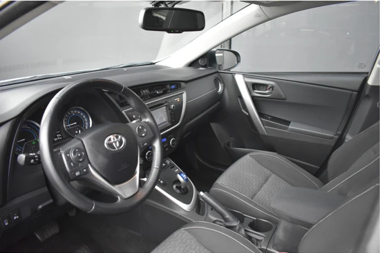 Toyota Auris Touring Sports 1.8 Hybrid Lease Automaat | Navigatie | Panoramadak | Trekhaak | Stoelverwarming | Achteruitrijcamera | Climate Control | Parkee