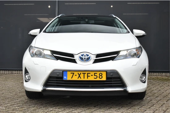 Toyota Auris Touring Sports 1.8 Hybrid Lease Automaat | Navigatie | Panoramadak | Trekhaak | Stoelverwarming | Achteruitrijcamera | Climate Control | Parkee