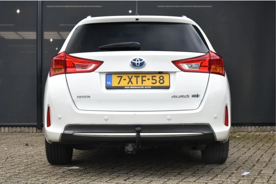 Toyota Auris Touring Sports 1.8 Hybrid Lease Automaat | Navigatie | Panoramadak | Trekhaak | Stoelverwarming | Achteruitrijcamera | Climate Control | Parkee