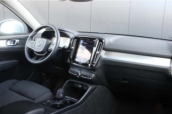 Volvo XC40 T2 Business Pro | Adaptieve cruise | Camera | Trekhaak | BLIS | DAB | Keyless