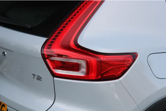 Volvo XC40 T2 Business Pro | Adaptieve cruise | Camera | Trekhaak | BLIS | DAB | Keyless