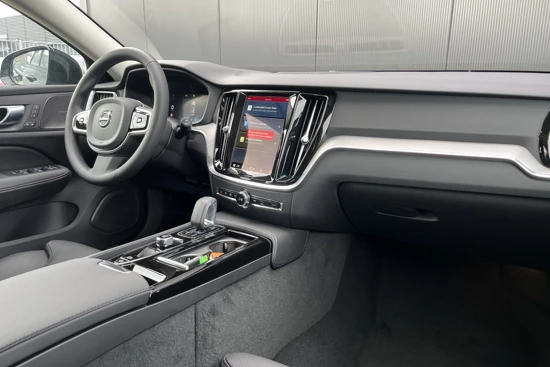 Volvo V60 T6 Recharge AWD Plus Dark | Harman/Kardon | Panoramadak | 19 Inch | Leder