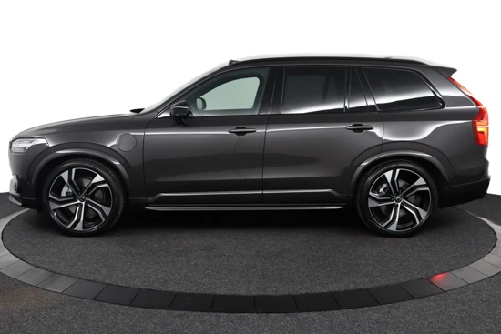 Volvo XC90 T8 Recharge AWD Ultimate Dark Direct leverbaar! | Full Option | Bowers & Wilkins | Gelamineerde zijruiten rondom | Luchtvering |