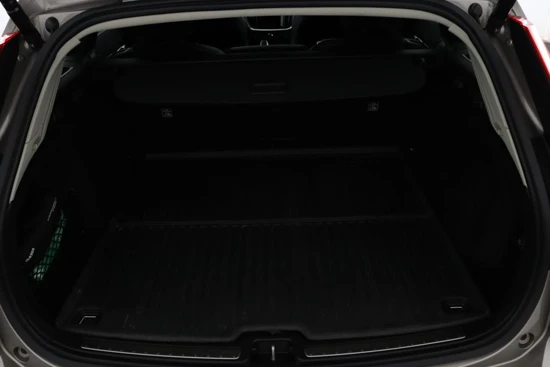 Volvo V60 B3 Inscription | Stoel & stuurwielverwarming | Adaptieve cruise control incl. BLIS | Semi elektrische trekhaak |