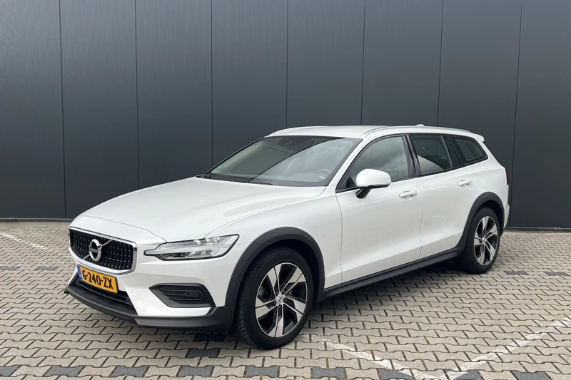 Volvo V60 Cross Country T5 AWD Pro | Trekhaak | BLIS | Camera | Standkachel | Keyless Entry