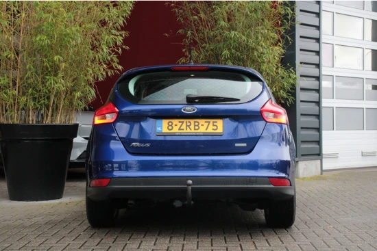 Ford Focus 1.0 Titanium | Trekhaak | Parkeersensoren | Navigatie | 17" velgen