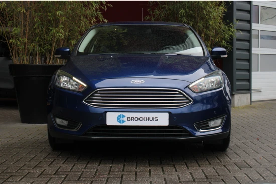 Ford Focus 1.0 Titanium | Trekhaak | Parkeersensoren | Navigatie | 17" velgen