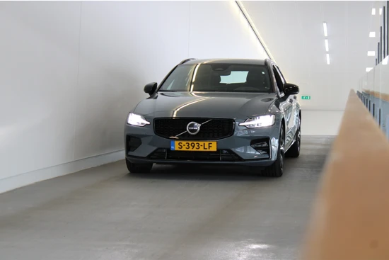 Volvo V60 B4 200PK Plus Dark | Contourstoelen | Achterb Verw | Memory Stoelen | Blis | Camera