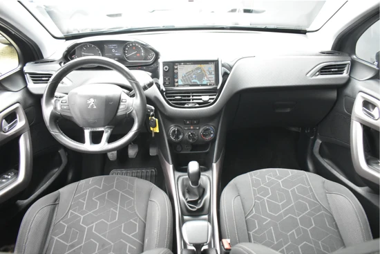 Peugeot 2008 1.2 PureTech Active 110pk | Trekhaak | Navigatie | Panoramadak | Cruise Control | Airco | Parkeersensoren |