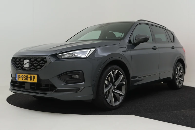 SEAT Tarraco 1.4 TSI 245PK e-Hybrid PHEV FR | Zwenkbare trekhaak | Stoel + stuurverwarming | 360 Camera | Dodehoek detectie | App-connect | K