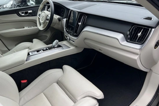 Volvo XC60 2.0 B5 250PK INSCRIPTION PLUS LINE AUT. | LEDER| TREKHAAK| PANORAMADAK| ADAPTIVE CRUISECONTROL| MEMORY SEATS| HARMAN/KARDON| BLI