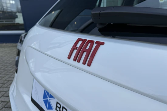 Fiat 600E RED 54 kWh | Sensoren achter | Cruise Control | Climate | Carplay