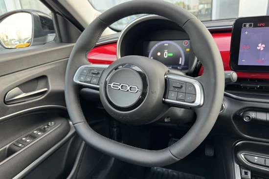 Fiat 600E RED 54 kWh | Sensoren achter | Cruise Control | Climate | Carplay