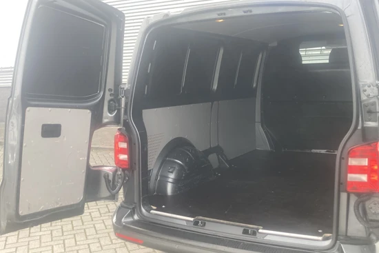 Volkswagen Transporter | 150 pk | Adaptive Cruise | 18"| Multistuur | Navigatie | L2 | Achterdeuren