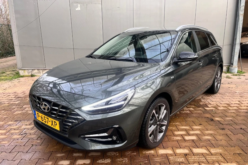 Hyundai i30 Wagon 1.5 T-GDi MHEV Premium 160pk | Trekhaak | Vol-Leder | Elektr. Stoelen | Stoel/Stuurverwarming | Dodehoek-Detectie | Climat