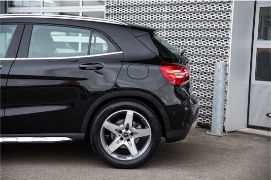 Mercedes-Benz GLA 180 Business Solution AMG | Stoelverwarming | 19" |