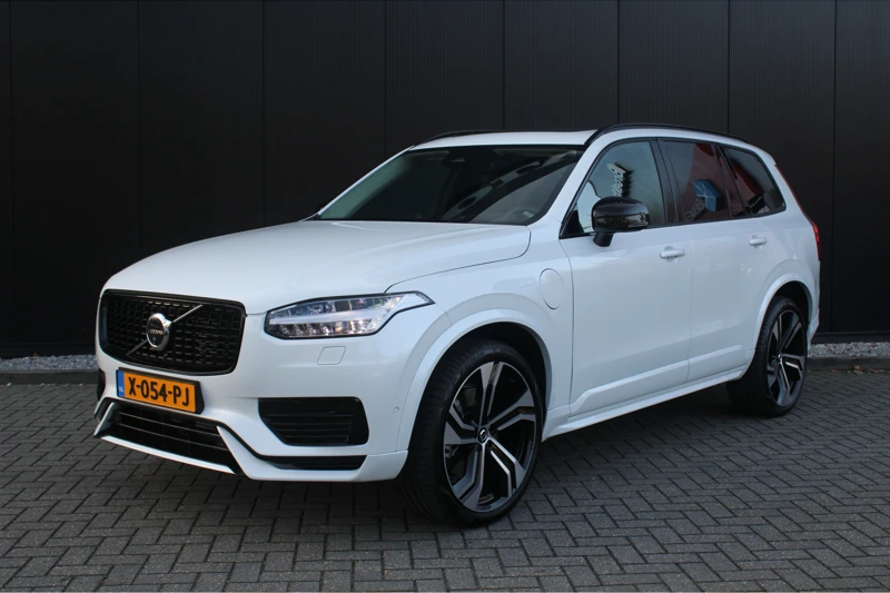 Volvo XC90 T8 Recharge Ultimate Dark | 2-fase laden | Heico Diffusor | 22" | Luchtvering | B&W | Nappa leder | Stoelmassage | 360 Camera |