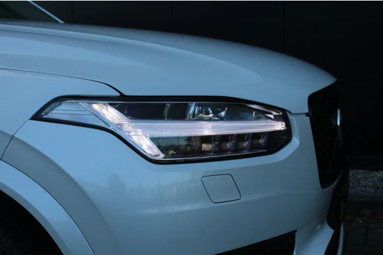 Volvo XC90 T8 Recharge Ultimate Dark | 2-fase laden | Heico Diffusor | 22" | Luchtvering | B&W | Nappa leder | Stoelmassage | 360 Camera |