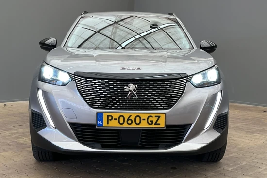 Peugeot 2008 1.2 100PK Allure Pack | Navigatie | 17'' LMV | Carplay | 3D Dashboard | Getint glas |