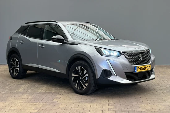 Peugeot 2008 1.2 100PK Allure Pack | Navigatie | 17'' LMV | Carplay | 3D Dashboard | Getint glas |