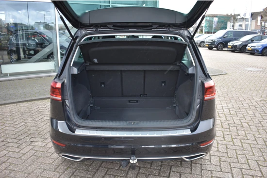 Volkswagen Golf Sportsvan 1.5 TSI 150PK DSG-7 Highline | NAVIGATIE | TREKHAAK | LED | 17 INCH