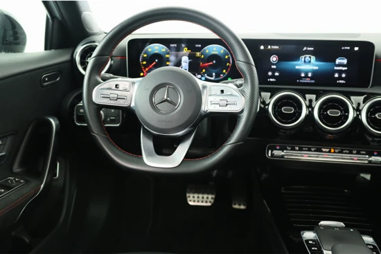 Mercedes-Benz A-Klasse 200 Business Solution AMG | 1e Eigenaar! | Dealer Onderhouden! | Open Dak | Sportstoelen | LED | Wid