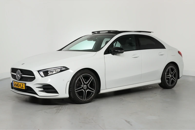 Mercedes-Benz A-Klasse 200 Business Solution AMG | 1e Eigenaar! | Dealer Onderhouden! | Open Dak | Sportstoelen | LED | Wide Screen | Camera | Stoelver