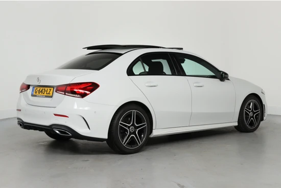 Mercedes-Benz A-Klasse 200 Business Solution AMG | 1e Eigenaar! | Dealer Onderhouden! | Open Dak | Sportstoelen | LED | Wide Screen | Camera | Stoelver