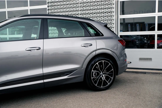 Audi e-tron 55 advanced exterieur 95Kwh 408pk | Panoramadak | Optiek zwart | Achteruitrij camera | Navigatie