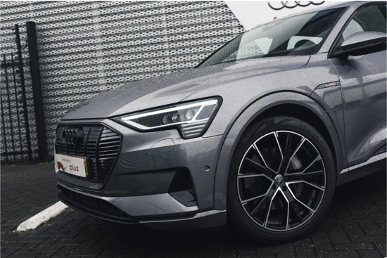 Audi e-tron 55 advanced exterieur 95Kwh 408pk | Panoramadak | Optiek zwart | Achteruitrij camera | Navigatie