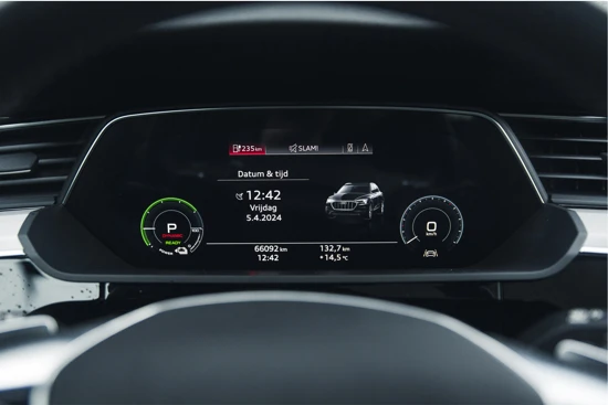 Audi e-tron 55 advanced exterieur 95Kwh 408pk | Panoramadak | Optiek zwart | Achteruitrij camera | Navigatie