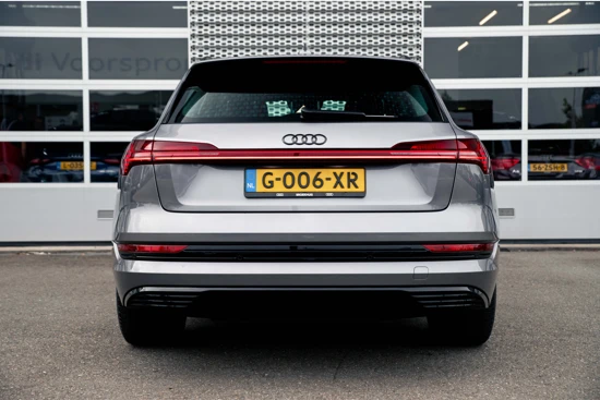 Audi e-tron 55 advanced exterieur 95Kwh 408pk | Panoramadak | Optiek zwart | Achteruitrij camera | Navigatie