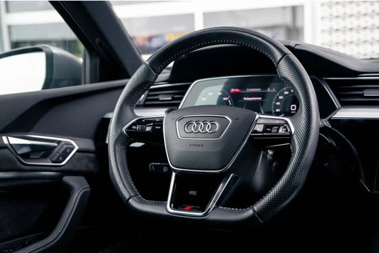 Audi e-tron 55 advanced exterieur 95Kwh 408pk | Panoramadak | Optiek zwart | Achteruitrij camera | Navigatie