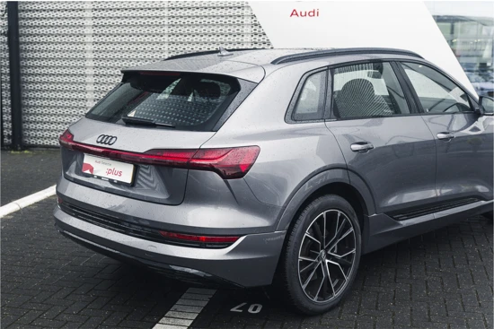 Audi e-tron 55 advanced exterieur 95Kwh 408pk | Panoramadak | Optiek zwart | Achteruitrij camera | Navigatie