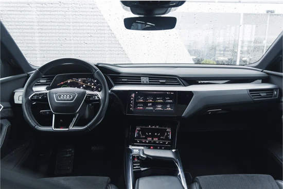 Audi e-tron 55 advanced exterieur 95Kwh 408pk | Panoramadak | Optiek zwart | Achteruitrij camera | Navigatie