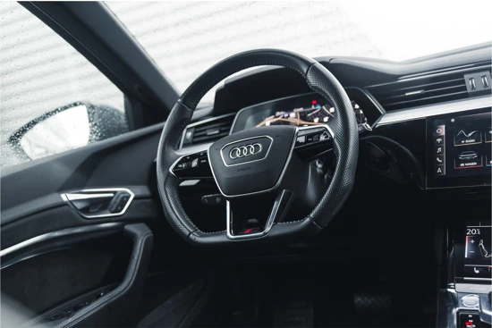 Audi e-tron 55 advanced exterieur 95Kwh 408pk | Panoramadak | Optiek zwart | Achteruitrij camera | Navigatie
