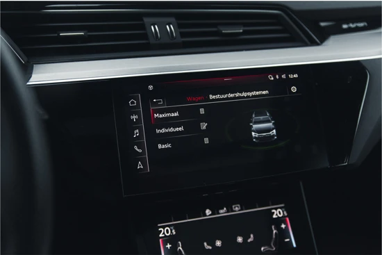 Audi e-tron 55 advanced exterieur 95Kwh 408pk | Panoramadak | Optiek zwart | Achteruitrij camera | Navigatie