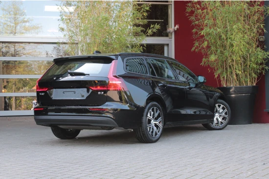 Volvo V60 2.0 B3 Essential Edition| Adaptive Cruise| Dodehoek sensoren| Stoel-stuurverwarming| Parkeercamera | Snel rijden!!