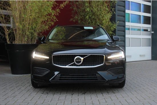 Volvo V60 2.0 B3 Essential Edition| Adaptive Cruise| Dodehoek sensoren| Stoel-stuurverwarming| Parkeercamera | Snel rijden!!