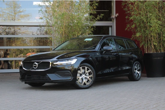 Volvo V60 2.0 B3 Essential Edition| Adaptive Cruise| Dodehoek sensoren| Stoel-stuurverwarming| Parkeercamera | Snel rijden!!