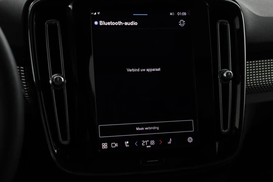 Volvo XC40 Recharge Pro | Adaptieve cruise control incl. BLIS | Harman Kardon | Panoramisch schuif-/kanteldak | 360 graden camera | Keyless