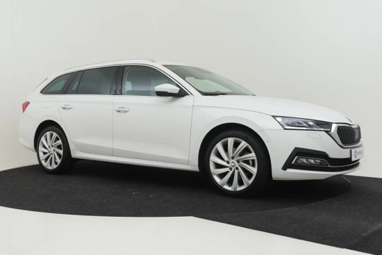 Škoda Octavia Combi 1.4 TSI iV PHEV First Edition 204pk | Trekgewicht 1500KG | Adaptief cruise control | Navigatie | Dodehoekdetectie | Keyles