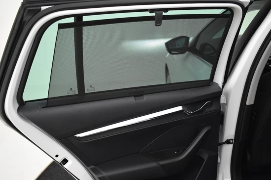 Škoda Octavia Combi 1.4 TSI iV PHEV First Edition 204pk | Trekgewicht 1500KG | Adaptief cruise control | Navigatie | Dodehoekdetectie | Keyles
