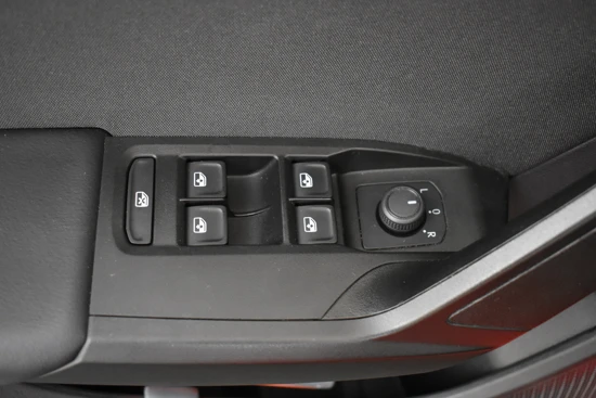 SEAT Leon 1.0 TSI 90pk Reference | Fabrieksgarantie tot 2026 of 100.000 km | Cruise Control | Apple Carplay/Android Auto | DAB radio | LED